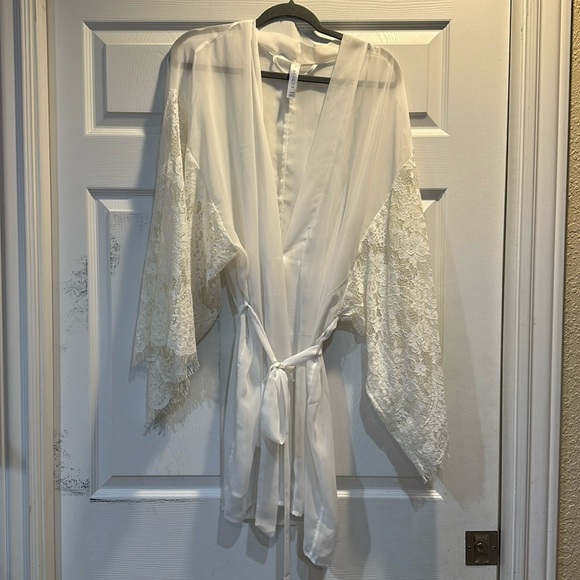 Cacique Lane Bryant Cream Chiffon Sheer Lace Sleeve Robe 18/20 - Picture 1 of 9